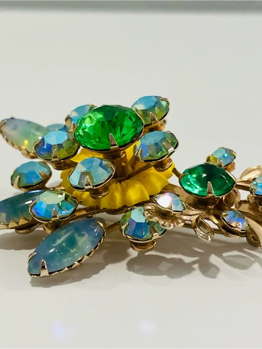 Vintage Green Aurora Borealis Rhinestones Brooch Yellow Plastic Flower Rivets